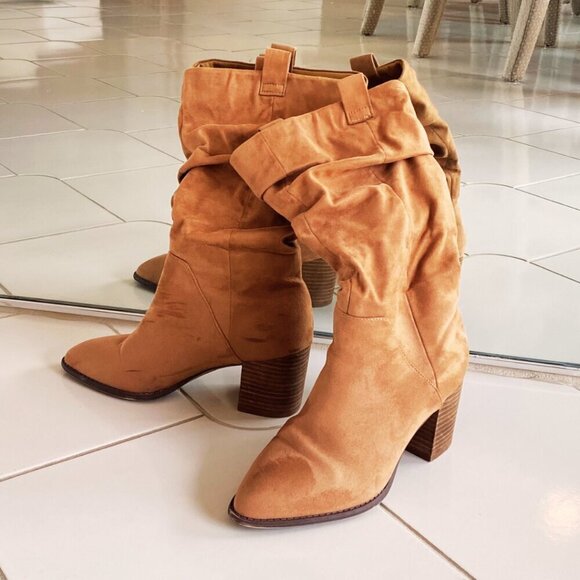 Report Tariq Tall Shaft Faux Suede Bootie Tan Block Heel Slip On/Pull Tab Size 9 - Picture 1 of 16